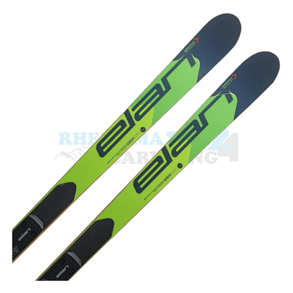 Elan GSX Master mit einer Platte, der Ski ist aus dem Jahr 2019, die Farbe ist grün-schwarz, die Ansicht des oberen Teils des Skis